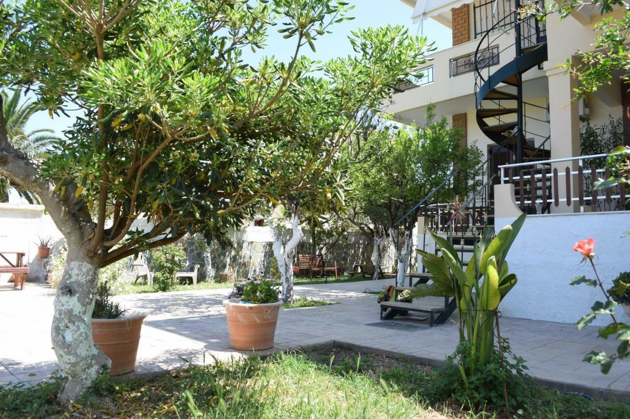 Modern Apartment With Garden Kissamos Exterior photo